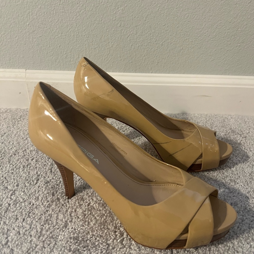 Via Spiga tan heels